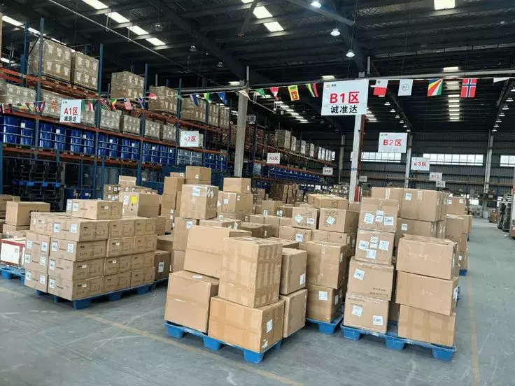 مستودع اثاث بحي السلي