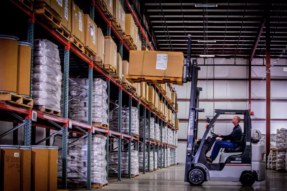 مستودع اثاث بحي السويدي