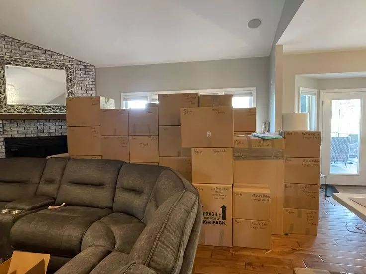 مستودع اثاث بحي العزيزية