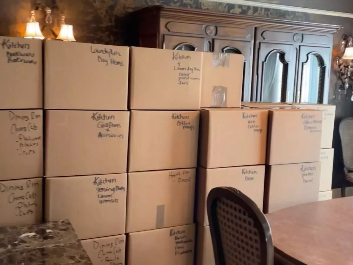 مستودع اثاث بحي النسيم